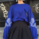 Hellblau-schwarzes Sweatshirt mit chinesischem Drachenärmel-Print und Taschenkette